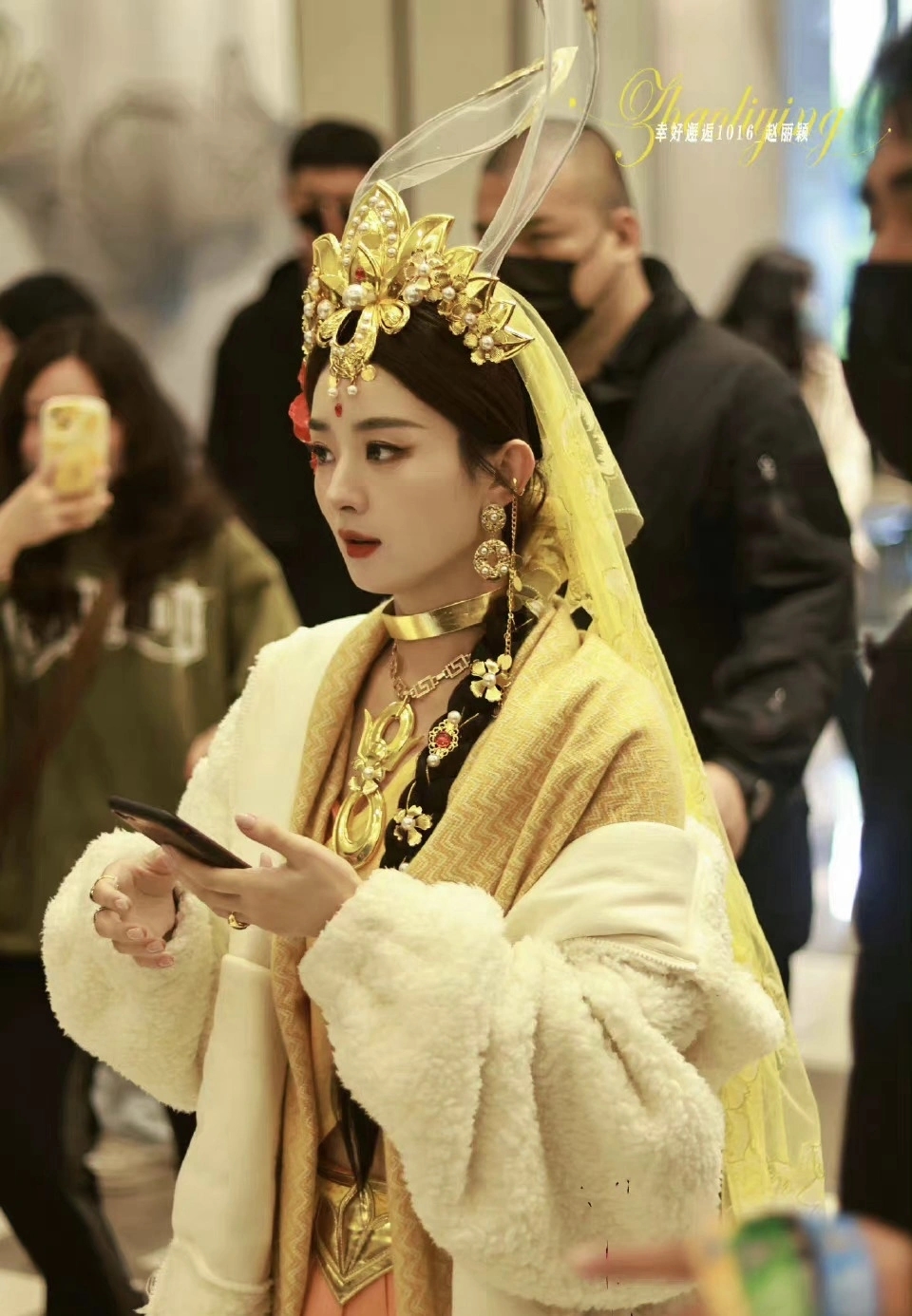 经过两年的“火”和上百个话题,蜜蜂能在哪里“挥霍天财”?