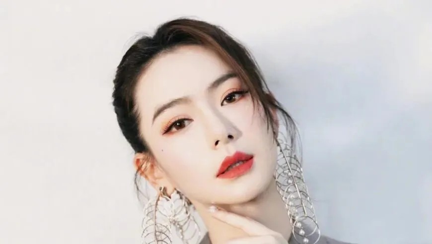 戚薇谈眼睛状态:美容打针太多,现已恢复正常!