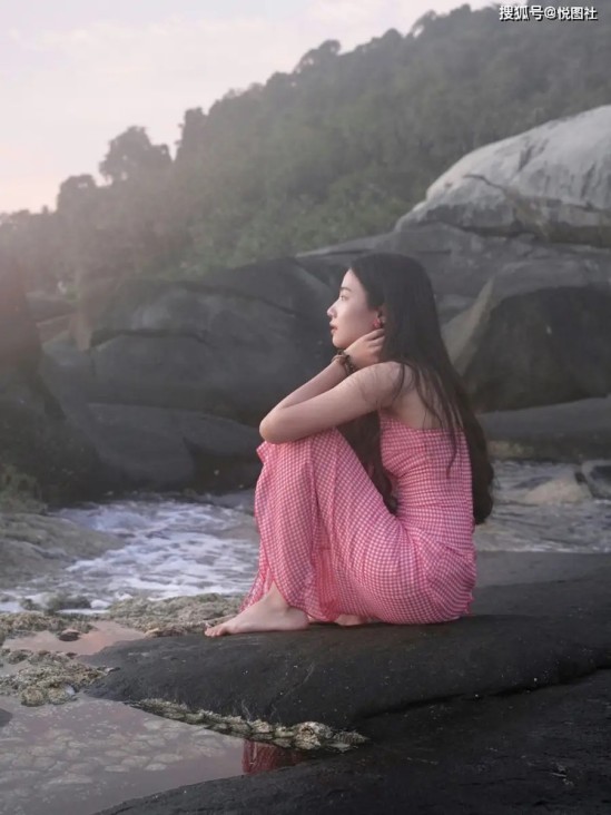 15岁女团成员陷整容争议：被指状似30岁，偶像工业的审美困局