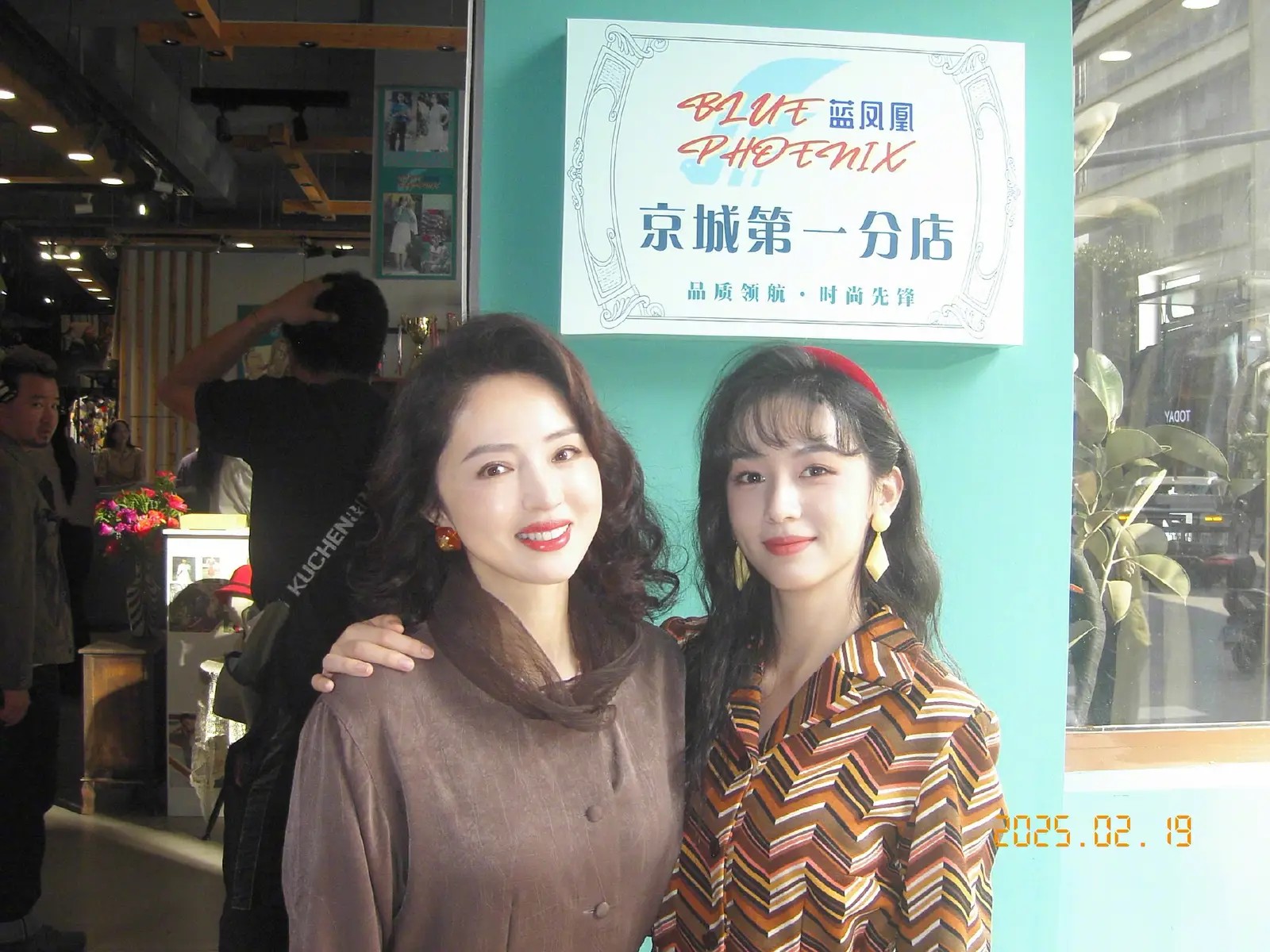 全网心疼的小猴子，可能比我们都幸福