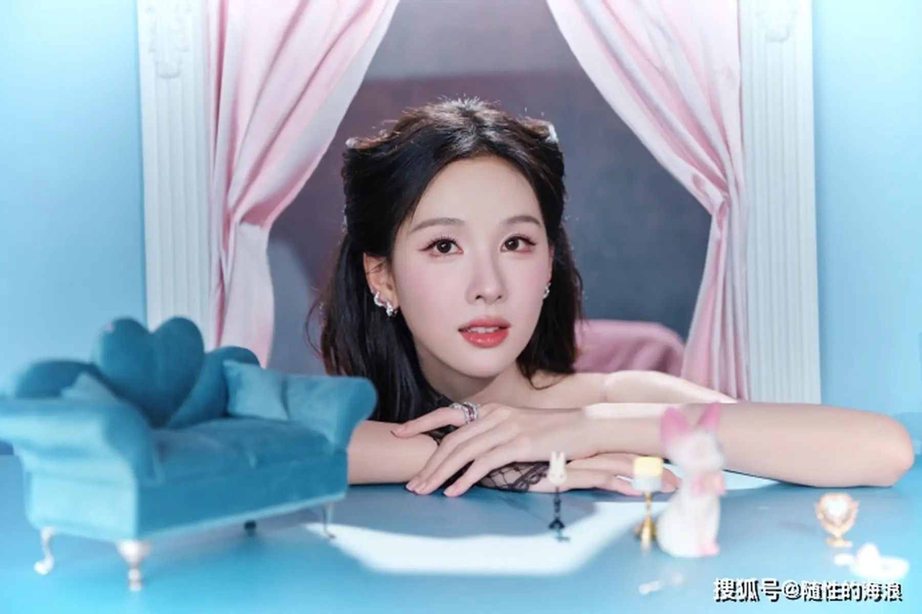 59岁吴雪雯近况曝光！嫁富商杨耀宗育有一对子女，如今婚姻生活很幸福