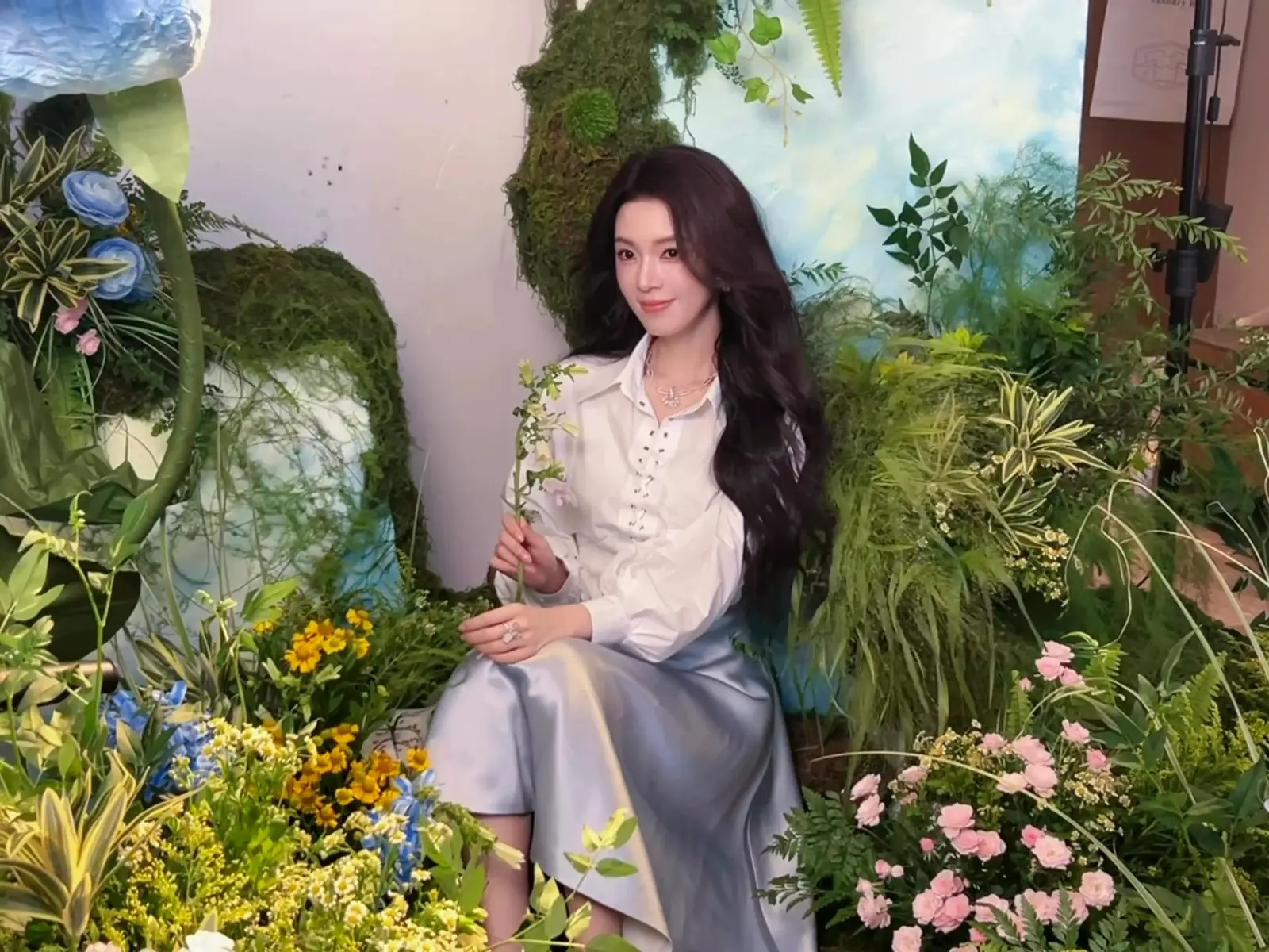 香港知名男星四处欠债不还，二儿子患自闭症，每天都会咬烂衣服